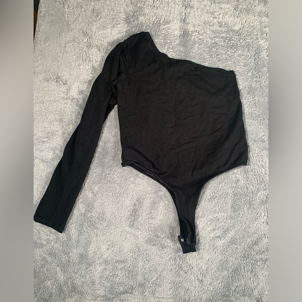 Clyque black one sleeve bodysuit large